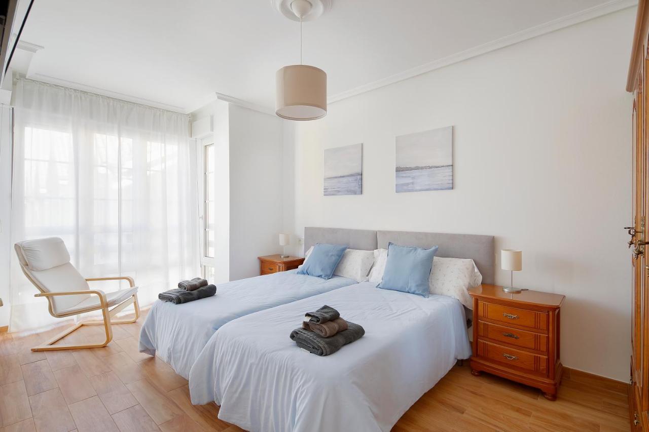 Villa 158A Triplex Rinconin con piscina Gijón Esterno foto