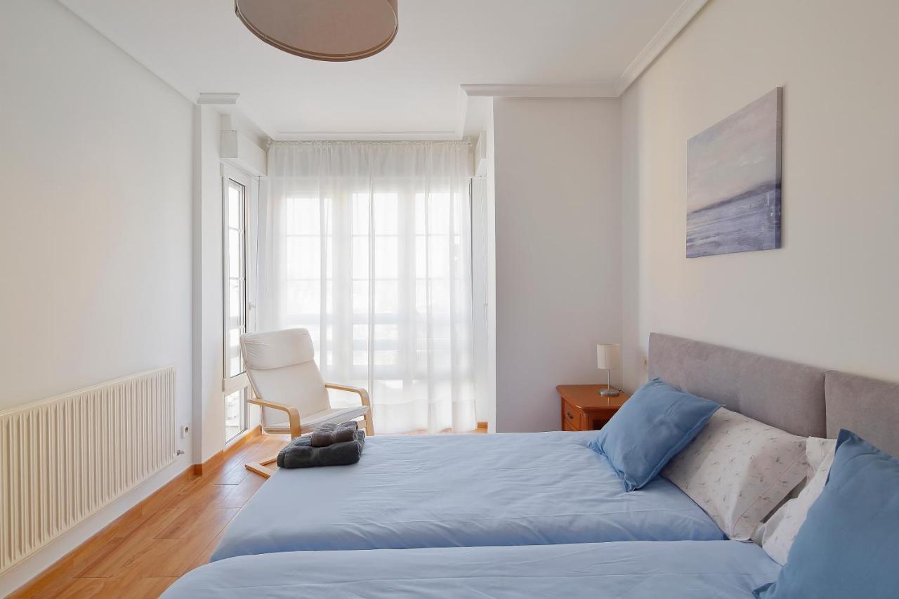 Villa 158A Triplex Rinconin con piscina Gijón Esterno foto